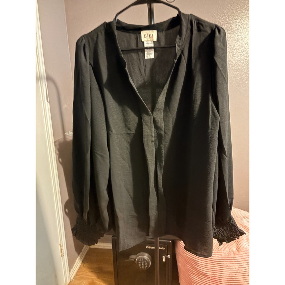 BiBi Lightweight‎ Black Long Sleeve Blouse with Smocked Wrist Sz L
